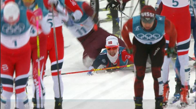Simen Krueger falls down at start of olympic event